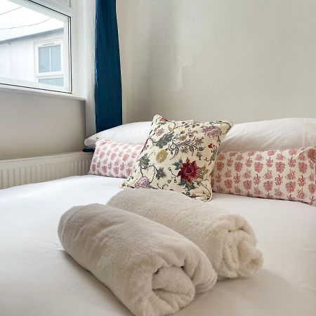 134 Kilburn Road Apartment ลอนดอน ภายนอก รูปภาพ